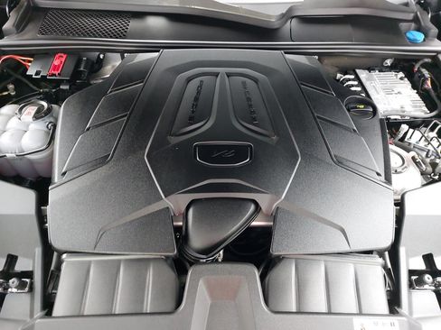 Certified 2024 Porsche Cayenne Coupe AWD/4WD image 33