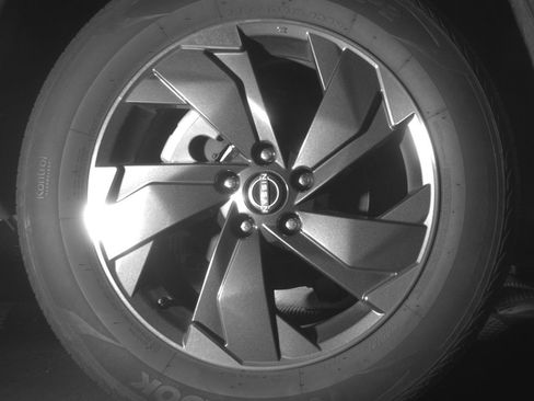 Used 2025 Nissan Rogue SV image 15