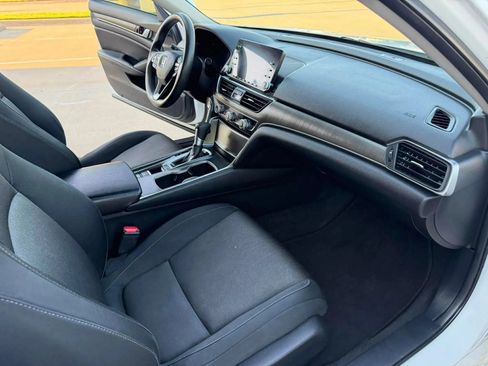 Used 2018 Honda Accord LX image 17