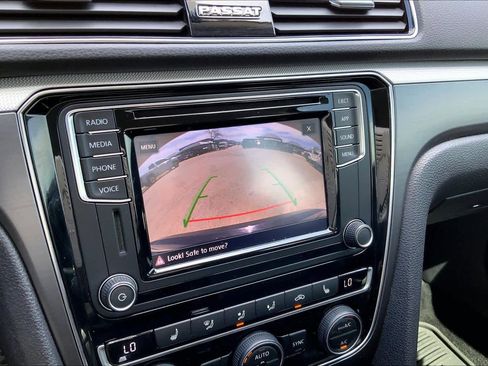 Used 2018 Volkswagen Passat 2.0T R-Line image 27
