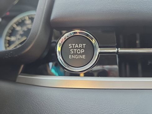 New 2025 Mitsubishi Outlander SE image 23