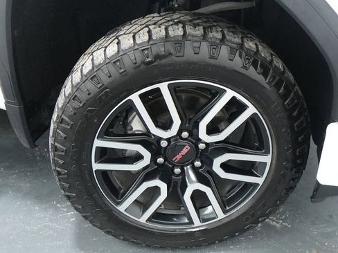 Used 2020 GMC Sierra 1500 AT4 w/ AT4 Premium Package AWD/4WD image 12
