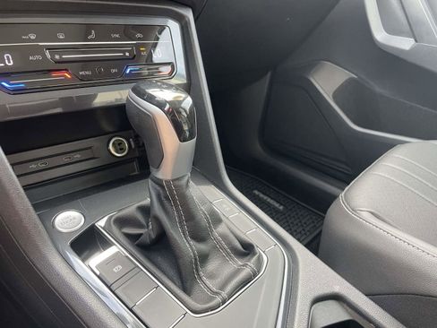 Certified 2023 Volkswagen Tiguan SE w/ Panoramic Sunroof Package FWD image 30