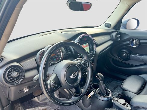 Used 2017 MINI Cooper 4-Door Hardtop image 9