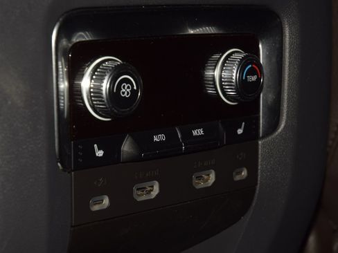 Used 2024 GMC Yukon XL Denali AWD/4WD image 45