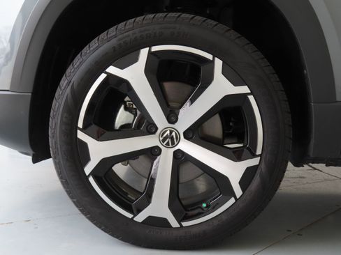 New 2025 Volkswagen Taos SEL image 29