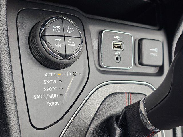 Used 2022 Jeep Cherokee Trailhawk w/ Premium Leather Package AWD/4WD image 37