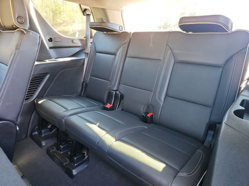 Used 2024 GMC Yukon SLT image 3