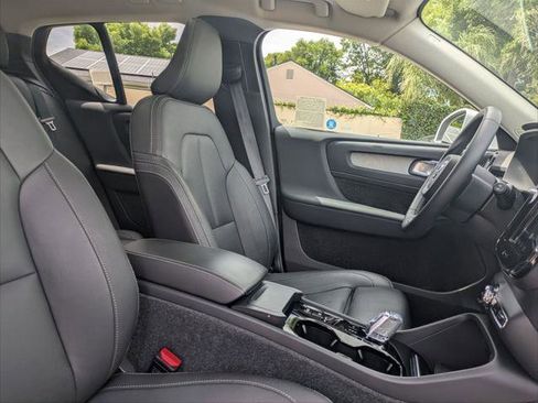 Used 2024 Volvo XC40 B5 Plus w/ Protection Package Premier AWD/4WD image 25