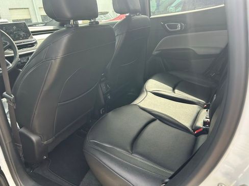 Used 2025 Jeep Compass Limited AWD/4WD image 7