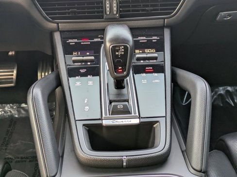 Used 2022 Porsche Cayenne S Platinum image 17