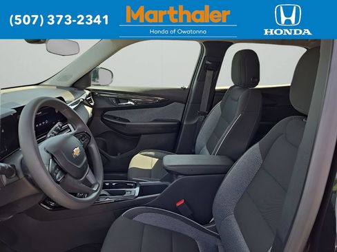 Used 2025 Chevrolet TrailBlazer LT AWD/4WD image 9