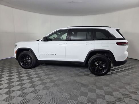 New 2026 Jeep Grand Cherokee Altitude RWD image 7