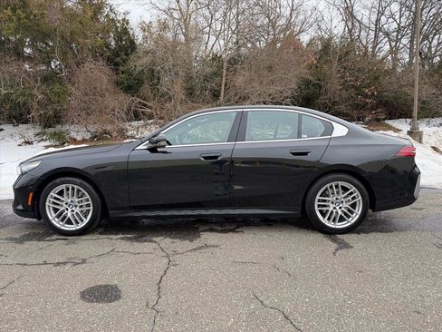 Used 2024 BMW 530i xDrive w/ Premium Package image 2