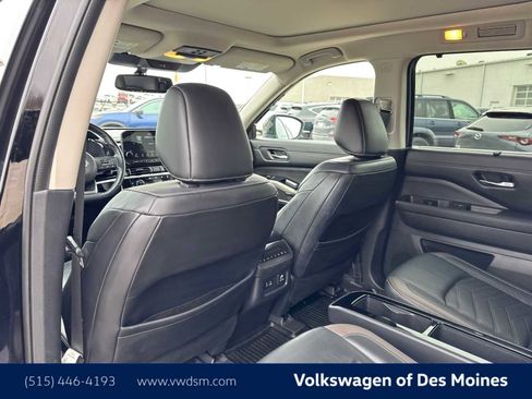 Used 2022 Nissan Pathfinder Platinum w/ Cargo Package image 14