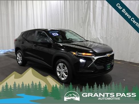 Used 2024 Chevrolet Trax LS FWD image 1