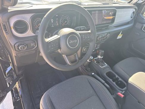 Used 2025 Jeep Gladiator Sport image 22