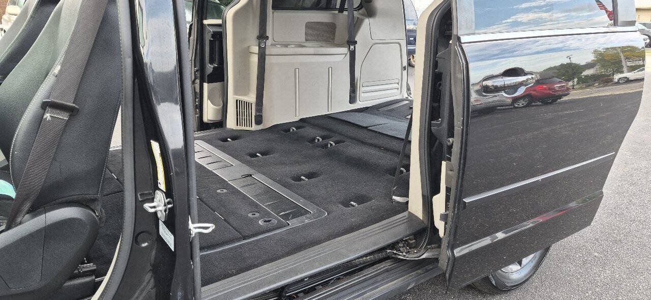 Used 2017 Dodge Grand Caravan SXT FWD image 31