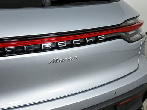 Certified 2025 Porsche Macan image 37