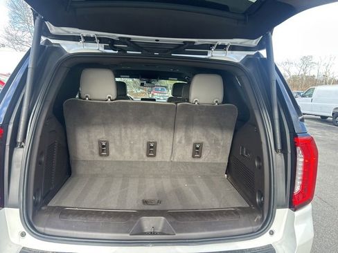 Used 2022 GMC Yukon SLT w/ SLT Luxury Package image 11
