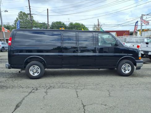 Used 2025 Chevrolet Express 3500 LT w/ LT Preferred Equipment Group RWD image 8