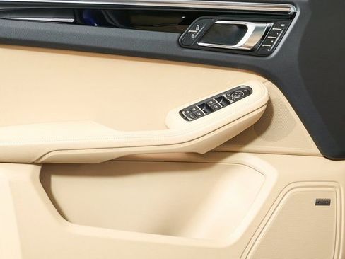 New 2026 Porsche Macan image 6