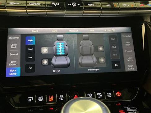 Used 2023 Jeep Grand Wagoneer 4WD w/ Flexible Seating Group image 31