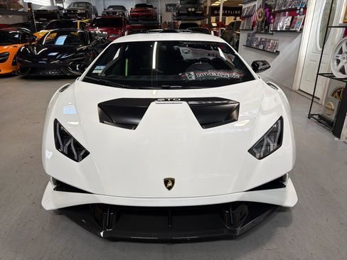 Used 2022 Lamborghini Huracan STO image 2