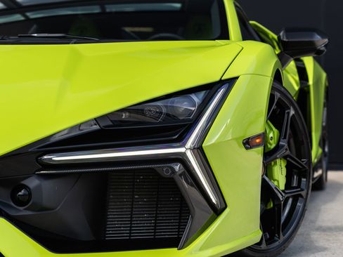 Used 2025 Lamborghini Revuelto AWD/4WD image 24