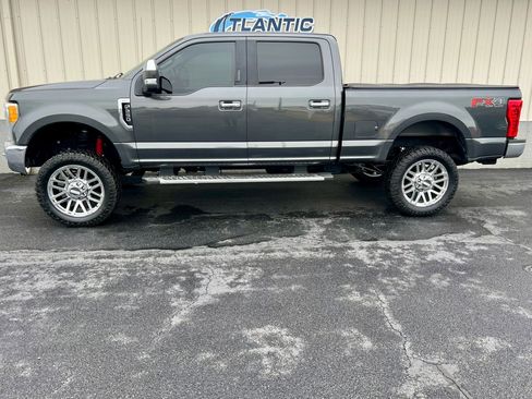 Used 2017 Ford F250 XLT w/ XLT Premium Package AWD/4WD image 2