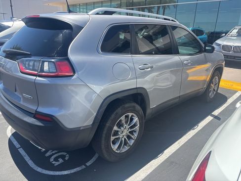 Used 2019 Jeep Cherokee Latitude Plus w/ Comfort/Convenience Group AWD/4WD image 3