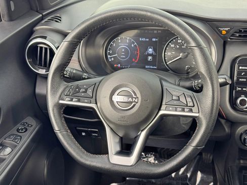 Used 2022 Nissan Kicks SR image 17