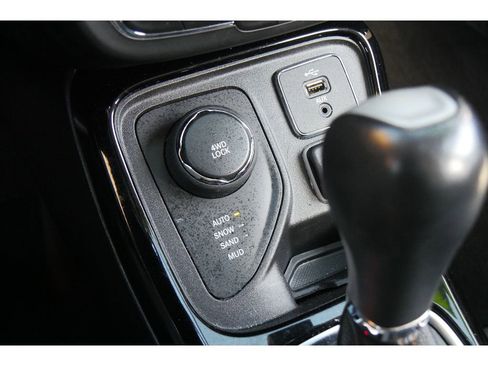 Used 2018 Jeep Compass Limited w/ Navigation Group image 23