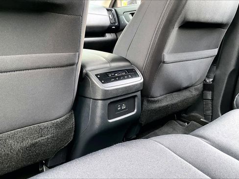 Certified 2025 Nissan Pathfinder SV image 33