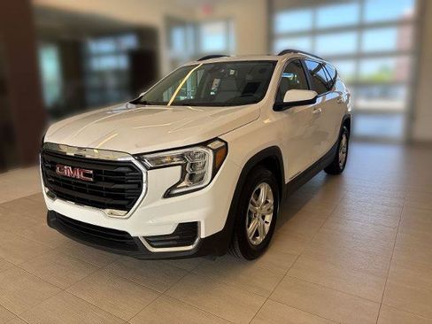 Used 2022 GMC Terrain SLE w/ Driver Convenience Package FWD image 4