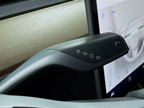 Used 2022 Tesla Model Y Performance image 18