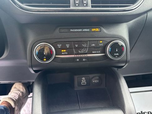 Used 2025 Ford Escape ST-Line AWD/4WD image 16