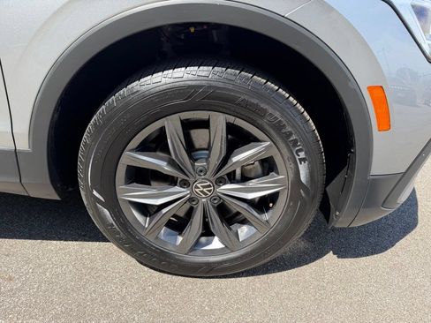 Certified 2023 Volkswagen Tiguan SE FWD image 31