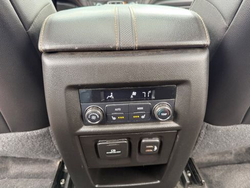 Used 2019 Chevrolet Traverse Premier image 35