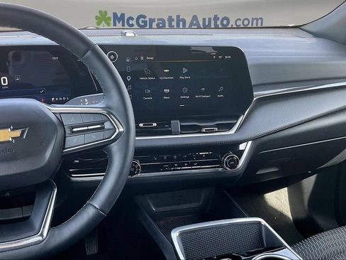 Used 2025 Chevrolet Equinox LT AWD/4WD image 11