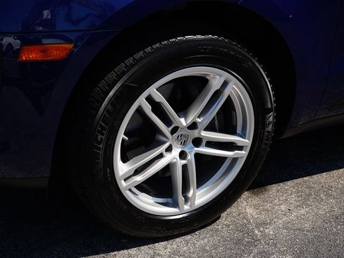 Used 2024 Porsche Macan AWD/4WD image 14