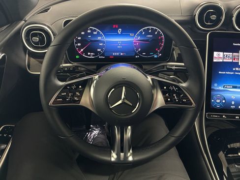 Used 2025 Mercedes-Benz GLC 300 GLC 300 image 10