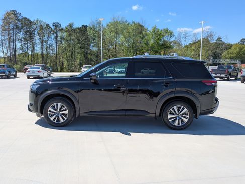 Used 2023 Nissan Pathfinder SL image 4