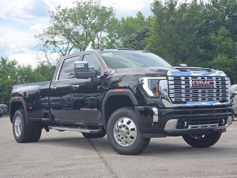 New 2026 GMC Sierra 3500 Denali w/ Denali Reserve Package AWD/4WD image 2