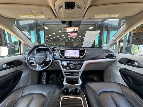 Used 2022 Chrysler Pacifica Touring-L FWD image 24