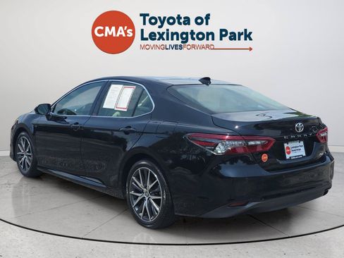 Used 2022 Toyota Camry XLE FWD image 5