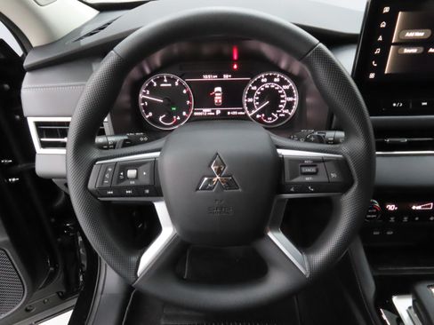 New 2026 Mitsubishi Outlander ES FWD image 15