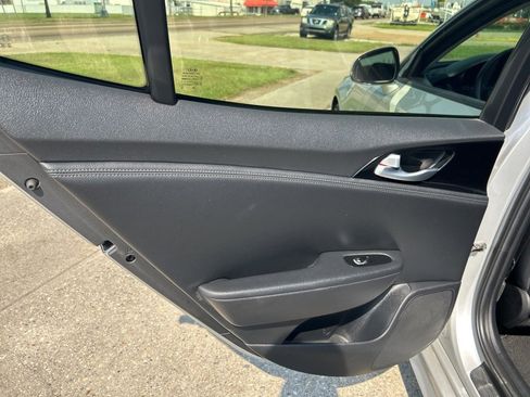 Used 2018 Kia Stinger Base image 14