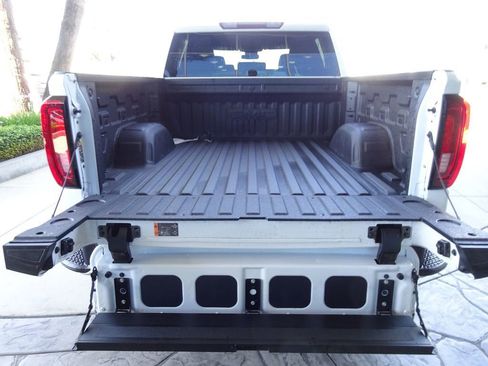 New 2026 GMC Sierra 1500 SLT AWD/4WD image 9