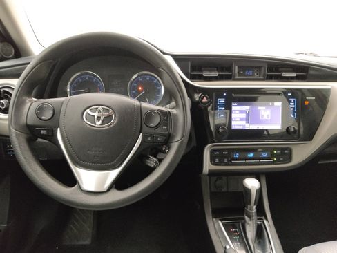 Used 2017 Toyota Corolla LE FWD image 22